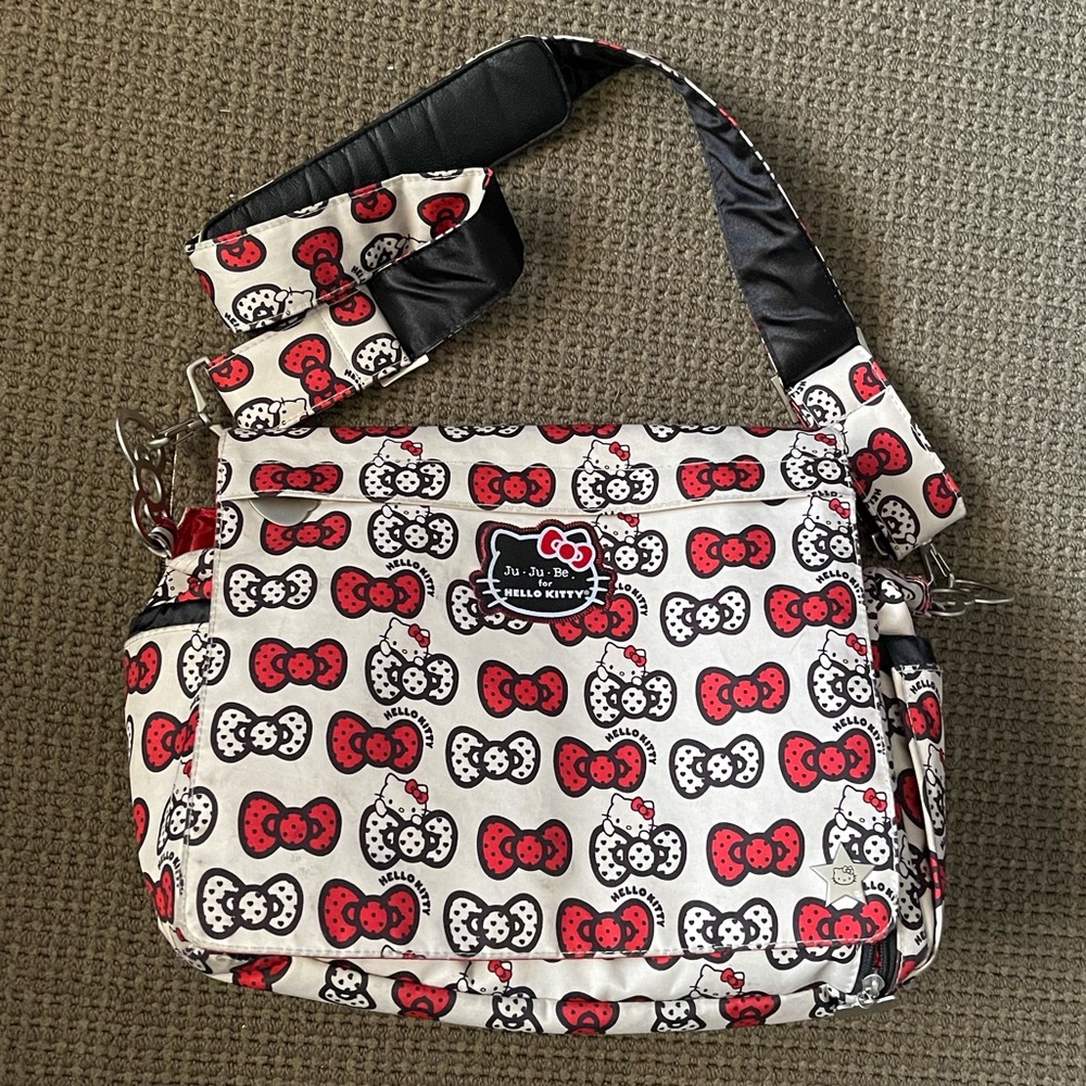 JuJuBe X Hello Kitty messenger diaper bag